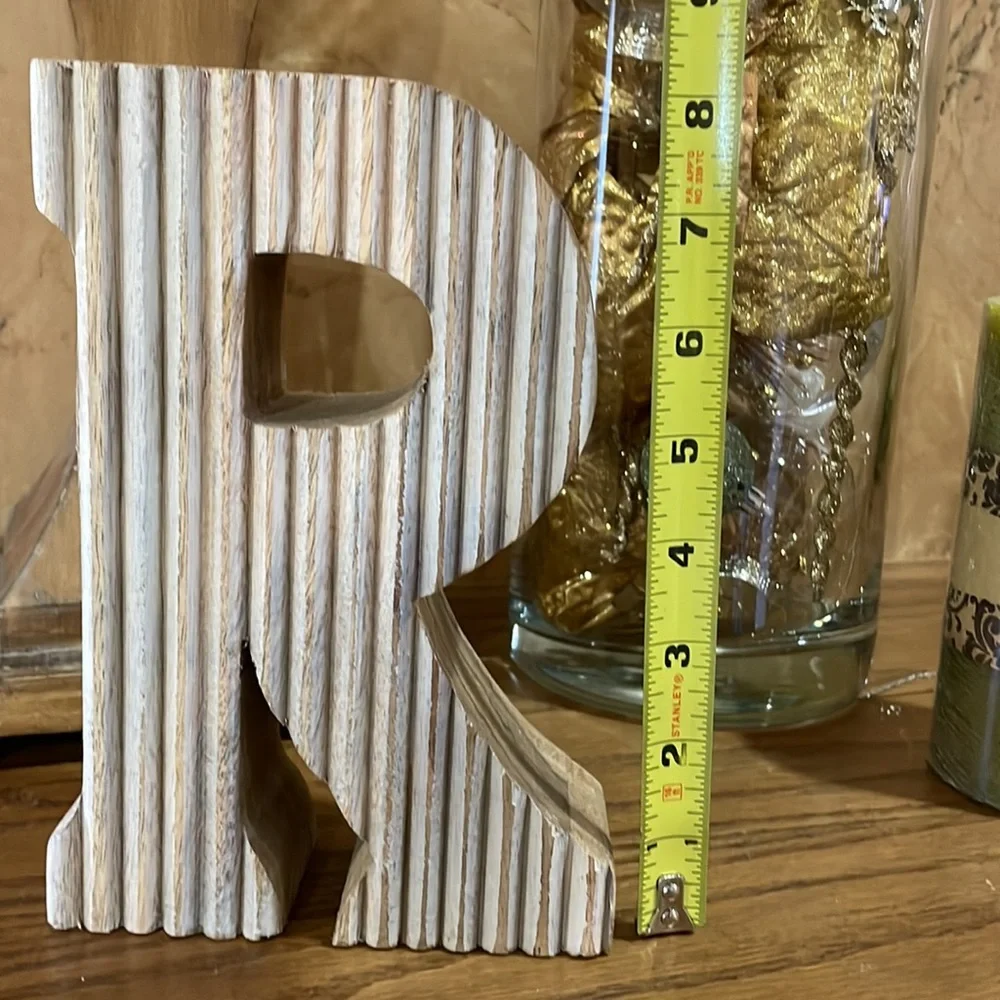 Wood Letter “R” accent - Picture 4 of 6